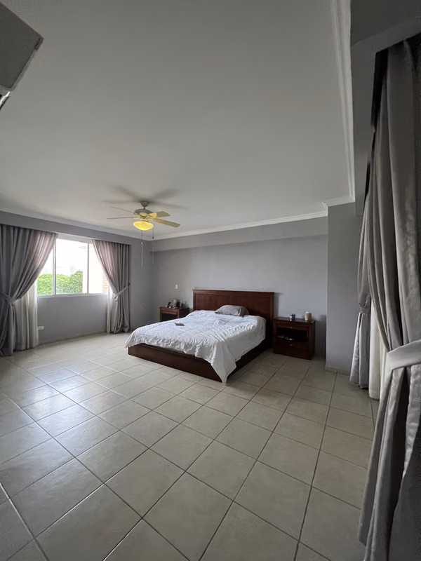 Apartamento de 200 m² en Venta en El Cangrejo | Den + Balcón | USD 320,000 Neg.
