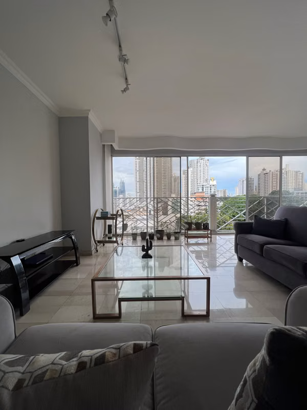 Apartamento de 200 m² en Venta en El Cangrejo | Den + Balcón | USD 320,000 Neg.