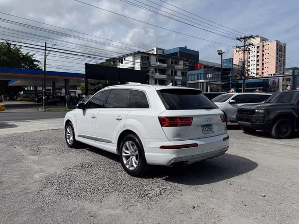 AUDI Q7 2018