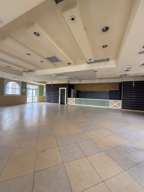 ¡Local Comercial en Alquiler en la Entrada de Brisas del Golf! 384 m² + Oficina | Drive-Thru | AR
