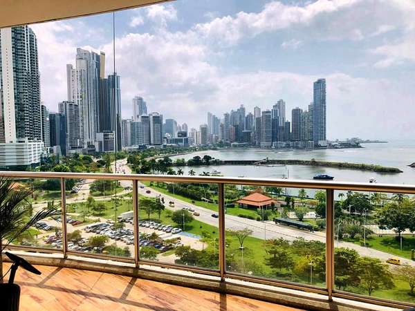 Alquilo apartamento de dos recámaras amoblado en Avenida Balboa