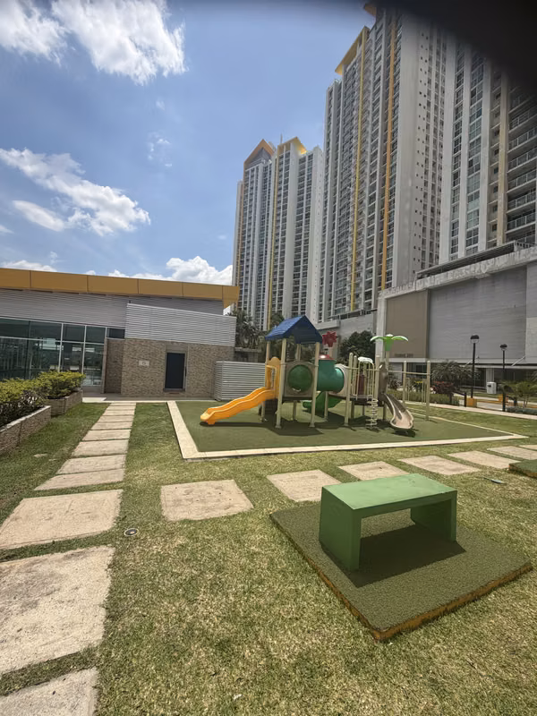 Remate Venta de Apartamento Condado del Rey Edificio King’s Park
