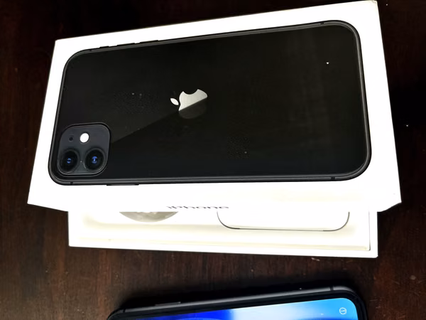 Vendo iPhone 11 Negro — Buen Estado