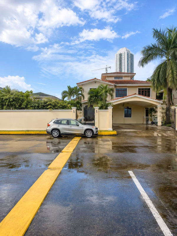 For rent beautiful house in Costa del Este