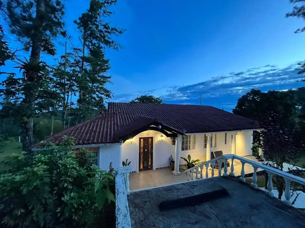 HOUSE FOR SALE IN CERRO AZUL