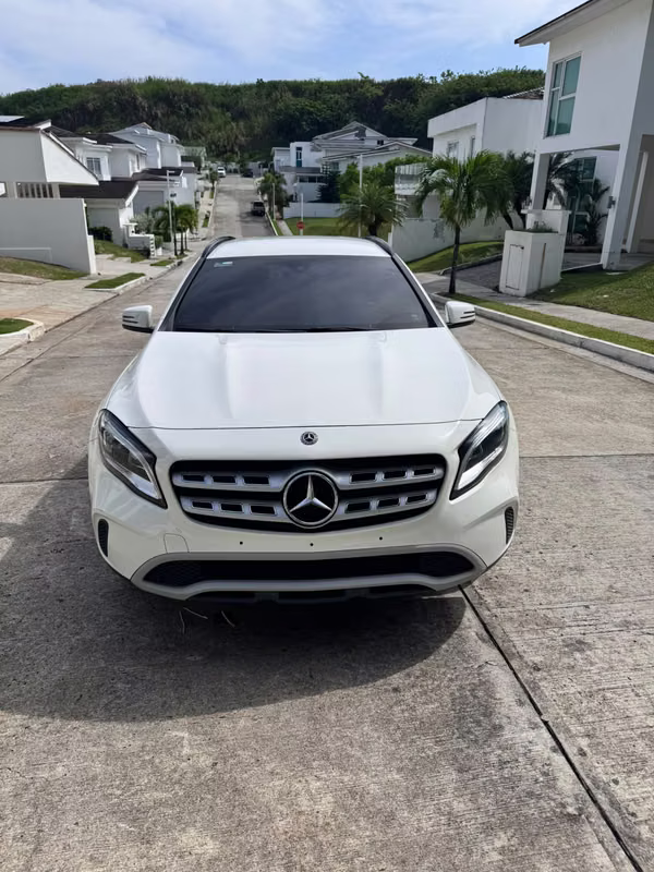Mercedes Benz GLA180 DEL 2021 NITIDO