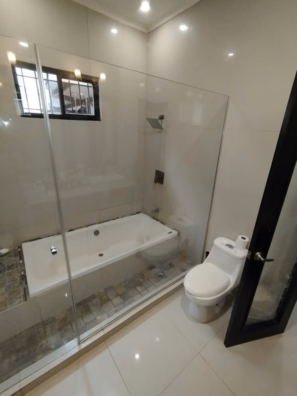 Remodeled 3-bedroom house for sale in Villa de las Fuentes 2