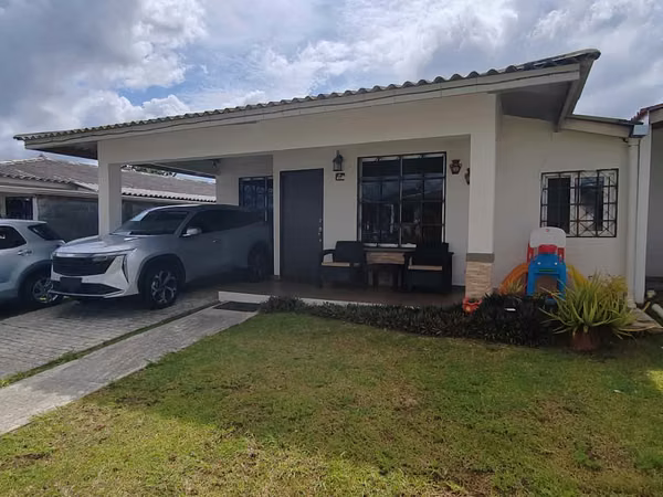 ¿Buscas casa en Arraiján? Gran opción en Parques de Oviedo, Hato Montaña.
