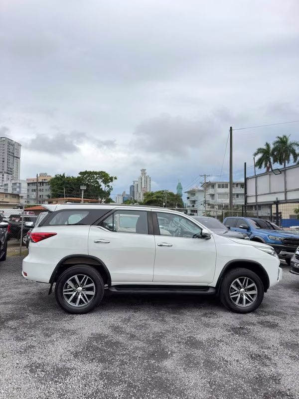 TOYOTA FORTUNER 2020