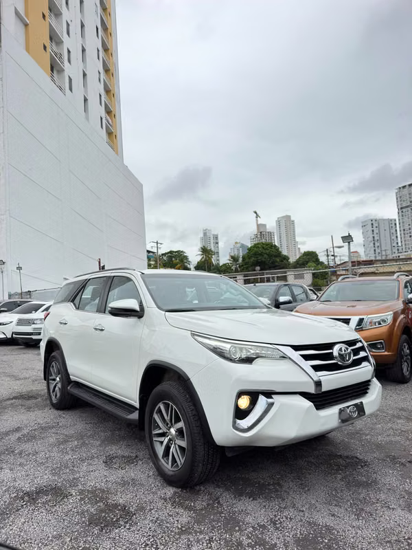 TOYOTA FORTUNER 2020