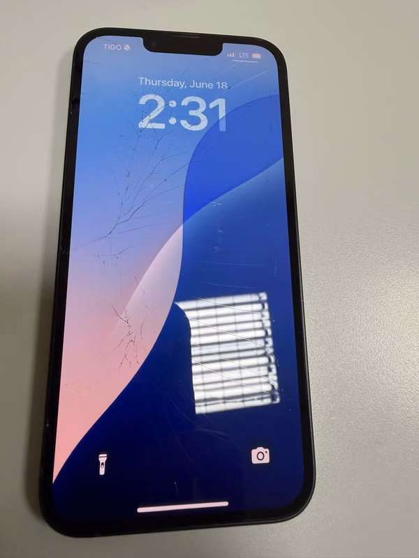 Iphone 16e pantalla rajada funcional