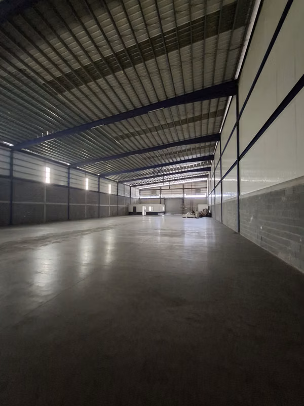 Bodega de 1,000 m² | 12 m de altura | Parque Industrial | Seguridad 24/7 | $7.50/m²