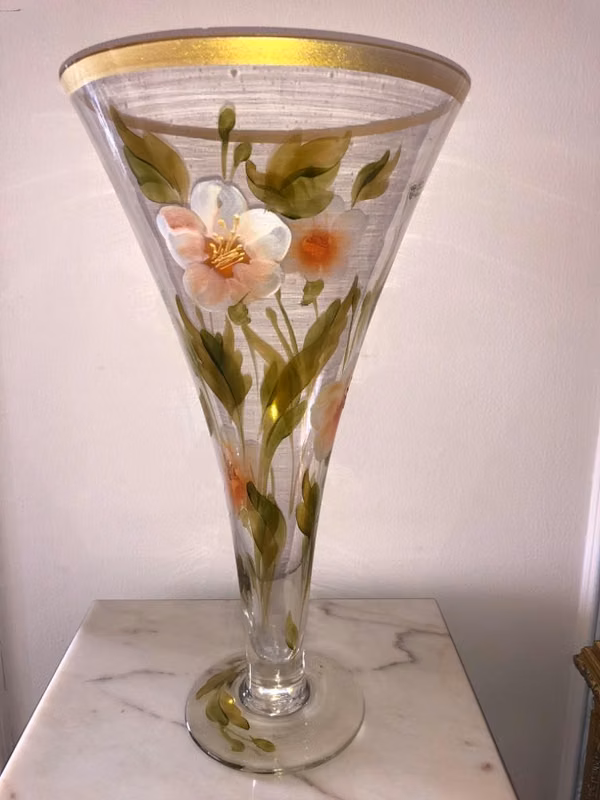 Jarrón o florero de cristal pintado a mano.  Hecho en Italia.