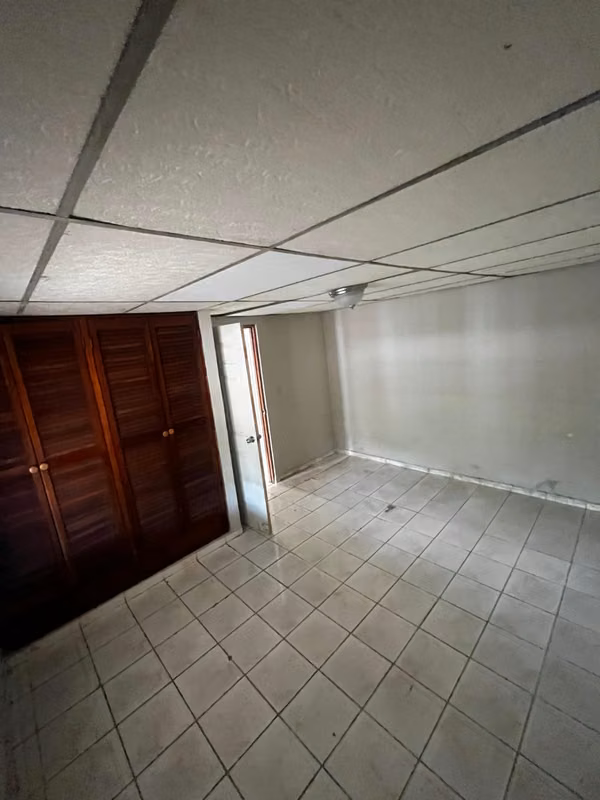 SPACIOUS FENCED HOUSE IN LOS ROSALES - VISTA ALEGRE 3 BEDROOMS | 2 BATHROOMS | 2P