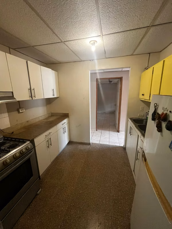 SPACIOUS FENCED HOUSE IN LOS ROSALES - VISTA ALEGRE 3 BEDROOMS | 2 BATHROOMS | 2P