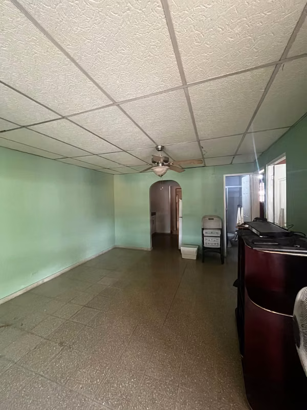 SPACIOUS FENCED HOUSE IN LOS ROSALES - VISTA ALEGRE 3 BEDROOMS | 2 BATHROOMS | 2P