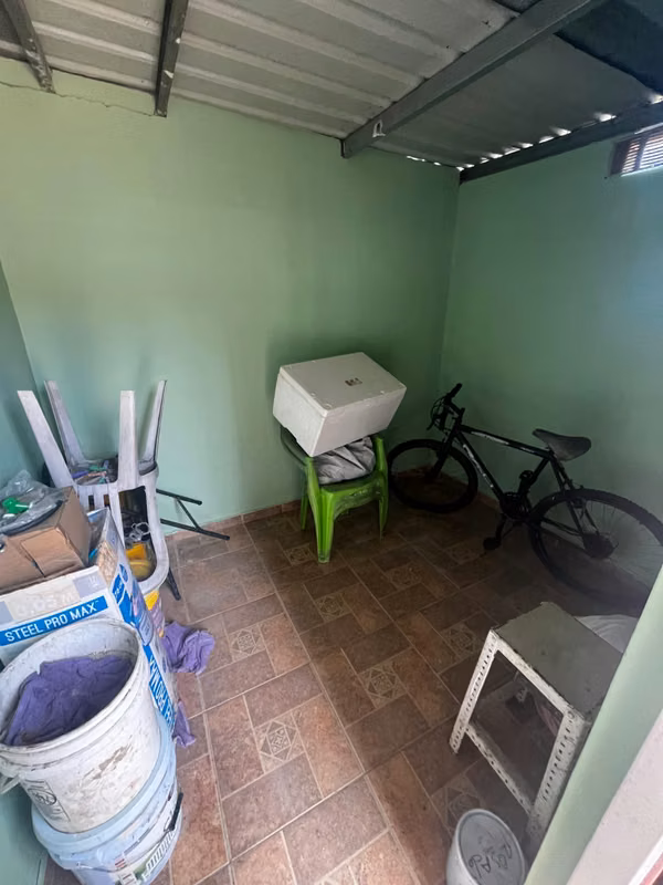 SPACIOUS FENCED HOUSE IN LOS ROSALES - VISTA ALEGRE 3 BEDROOMS | 2 BATHROOMS | 2P