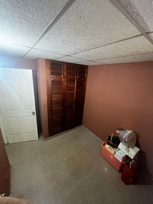 SPACIOUS FENCED HOUSE IN LOS ROSALES - VISTA ALEGRE 3 BEDROOMS | 2 BATHROOMS | 2P