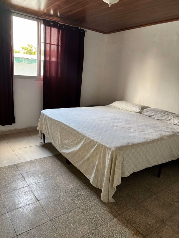 ¡OPORTUNIDAD ÚNICA! CASA REMODELADA EN ALTOS DEL CRISOL (CAMRO)