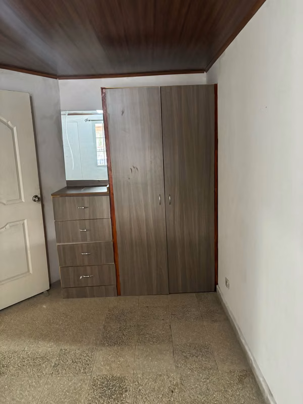 ¡OPORTUNIDAD ÚNICA! CASA REMODELADA EN ALTOS DEL CRISOL (CAMRO)