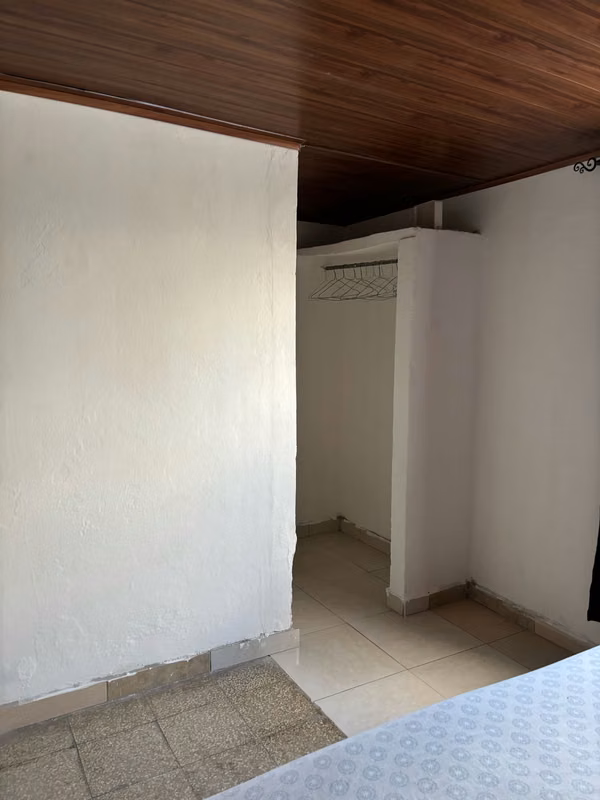 ¡OPORTUNIDAD ÚNICA! CASA REMODELADA EN ALTOS DEL CRISOL (CAMRO)