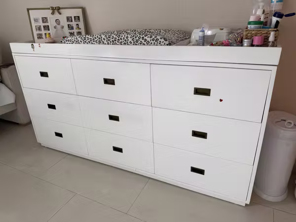 CAMBIADOR DE BEBE DE MADERA y/o MUEBLE CON GAVETAS