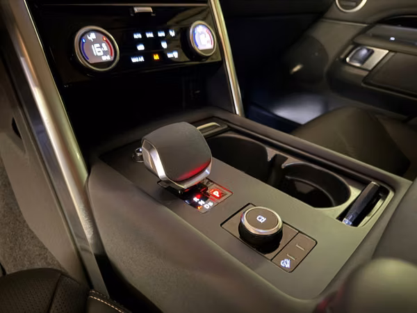 Land Rover Discovery LR5 2023