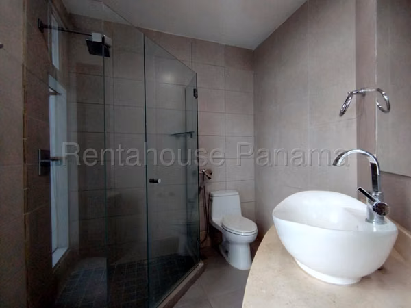 m² apartment for sale: 3 bedrooms, 3.5 bathrooms, ocean view.