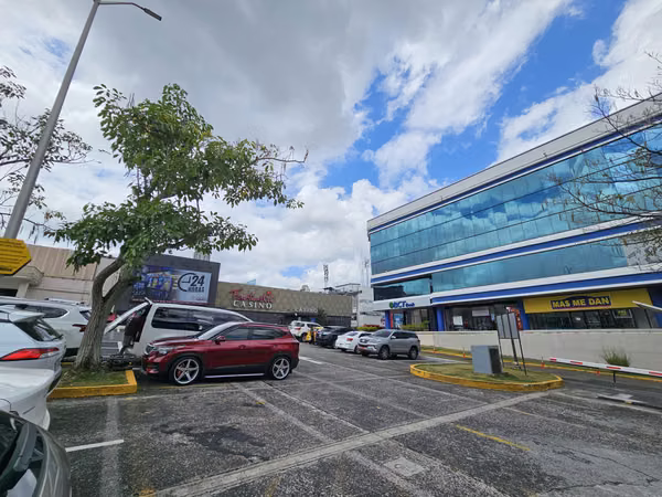 Alquiler local comercial con amplio espacio en El Dorado