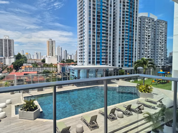 Apartamento con vista panoramica de la ciudad y a la piscina