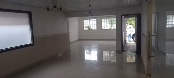 ¡Gran oportunidad en San Antonio! Propiedad comercial/residencial con ubicación privilegiada