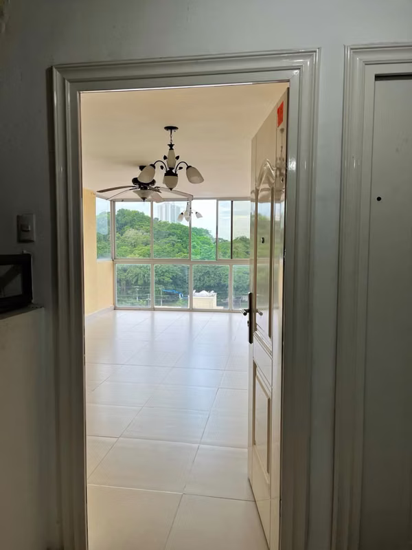 Bank sells apartment in Torre de Toscana building