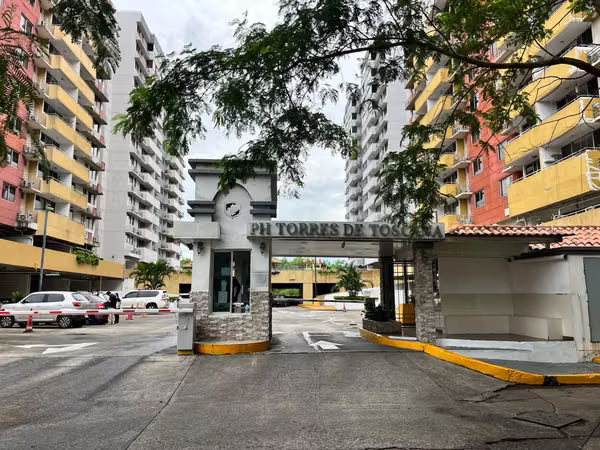 Banco vende apto. en PH Torre de Toscana