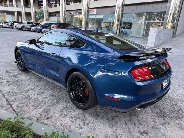 Ford Mustang Fastback semi nuevo