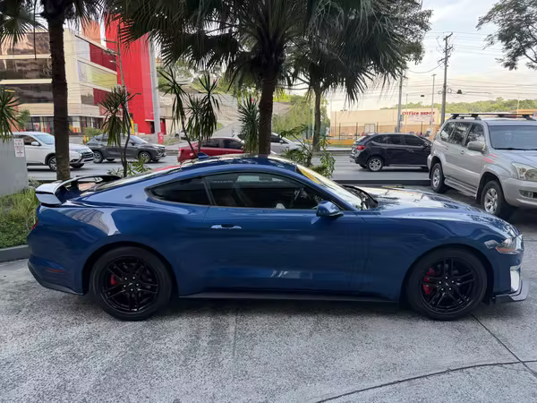 Ford Mustang Fastback semi nuevo