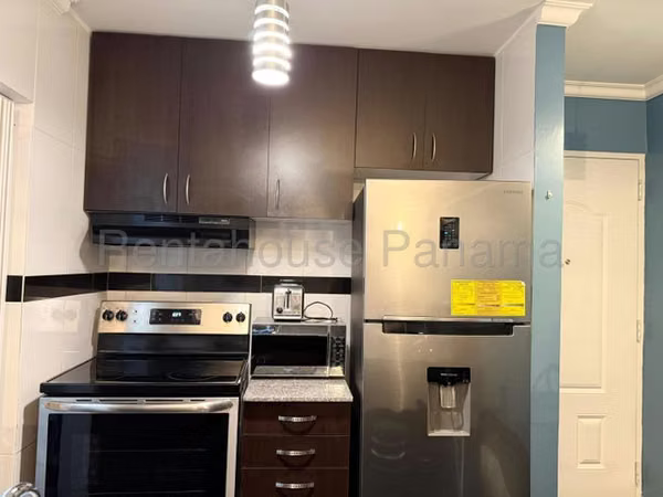 Alquiler de Apartamento Amoblado en PH Don Omar – Vía Porras – 50 m² – 1 Recámara