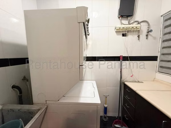 Alquiler de Apartamento Amoblado en PH Don Omar – Vía Porras – 50 m² – 1 Recámara