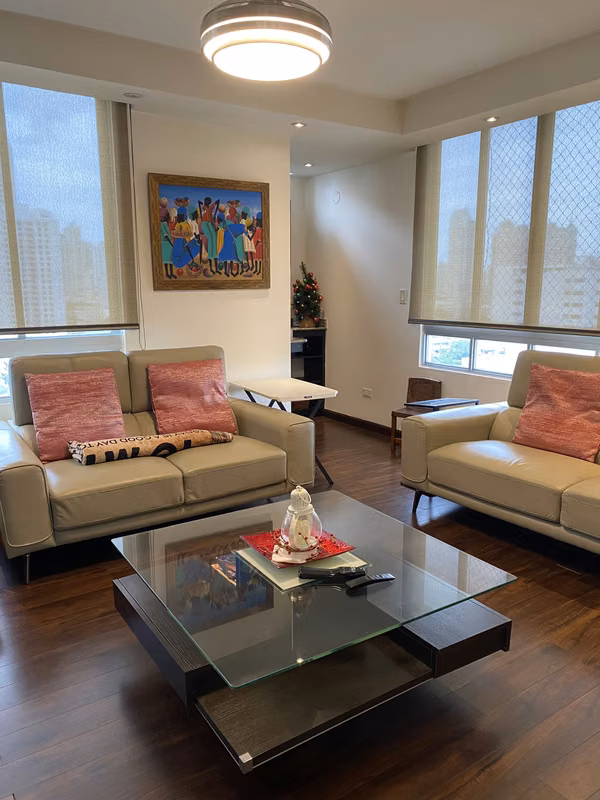 Alquilo espectacular Penthouse Dúplex en San Francisco con línea blanca completa.