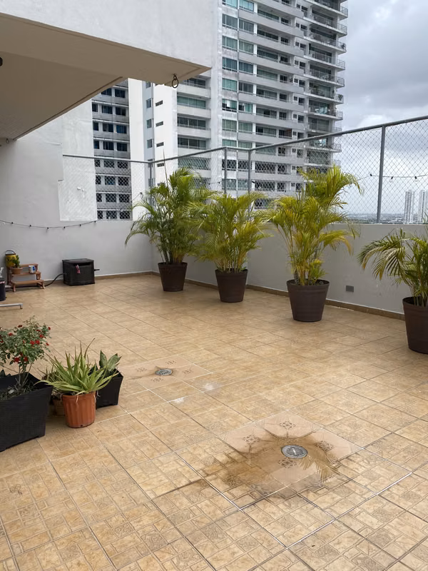 Alquilo espectacular Penthouse Dúplex en San Francisco con línea blanca completa.