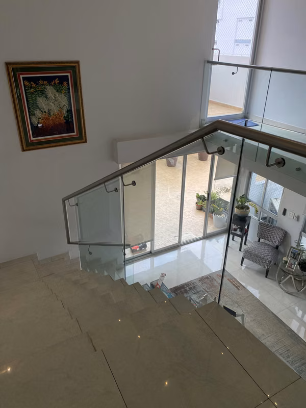 Alquilo espectacular Penthouse Dúplex en San Francisco con línea blanca completa.