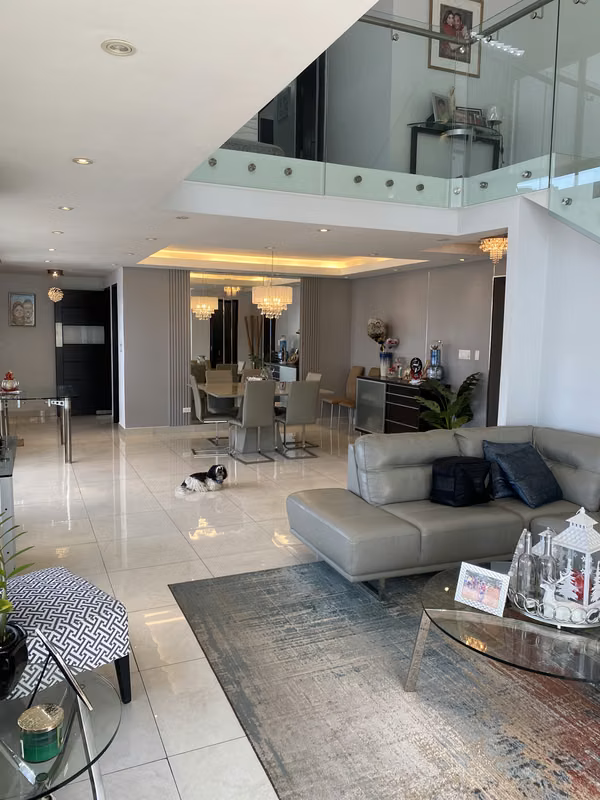 Alquilo espectacular Penthouse Dúplex en San Francisco con línea blanca completa.