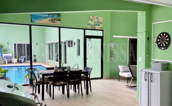 OPORTUNIDAD! Se Vende Casa en Coronado con Piscina