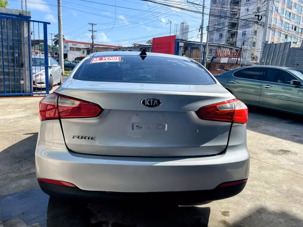 KIA FORTE 2014 AUTOMÁTICO