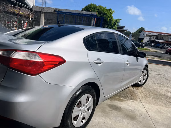 KIA FORTE 2014 AUTOMÁTICO