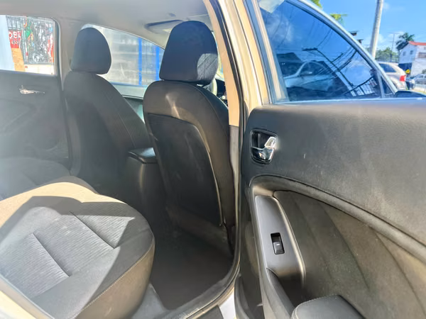 KIA FORTE 2014 AUTOMÁTICO