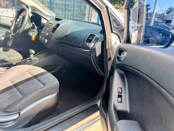 KIA FORTE 2014 AUTOMÁTICO