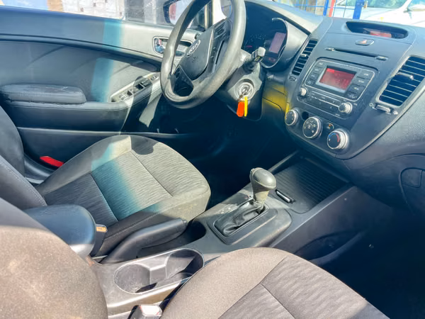 KIA FORTE 2014 AUTOMÁTICO