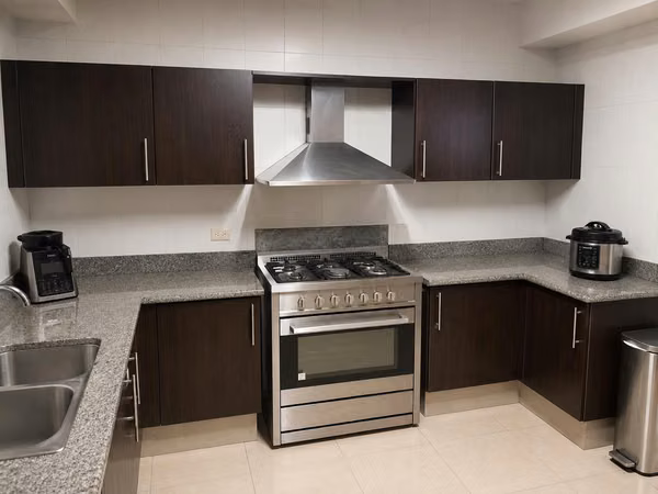 SE ALQUILA APARTAMENTO EN SAN FRANCISCO CON VISTAS PANORAMICAS