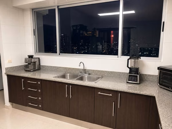 SE ALQUILA APARTAMENTO EN SAN FRANCISCO CON VISTAS PANORAMICAS