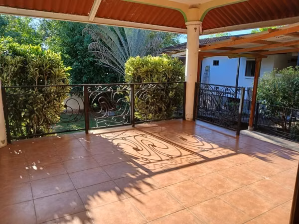 Se vende hermosa casa de 2 plantas en la mejor zona de David Terronal